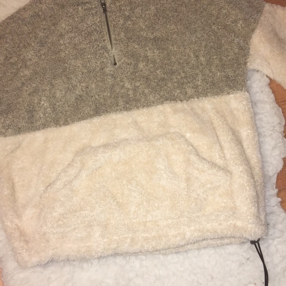 Two-toned Quarter Zip Drawstring Sherpa - Picture 4 of 4